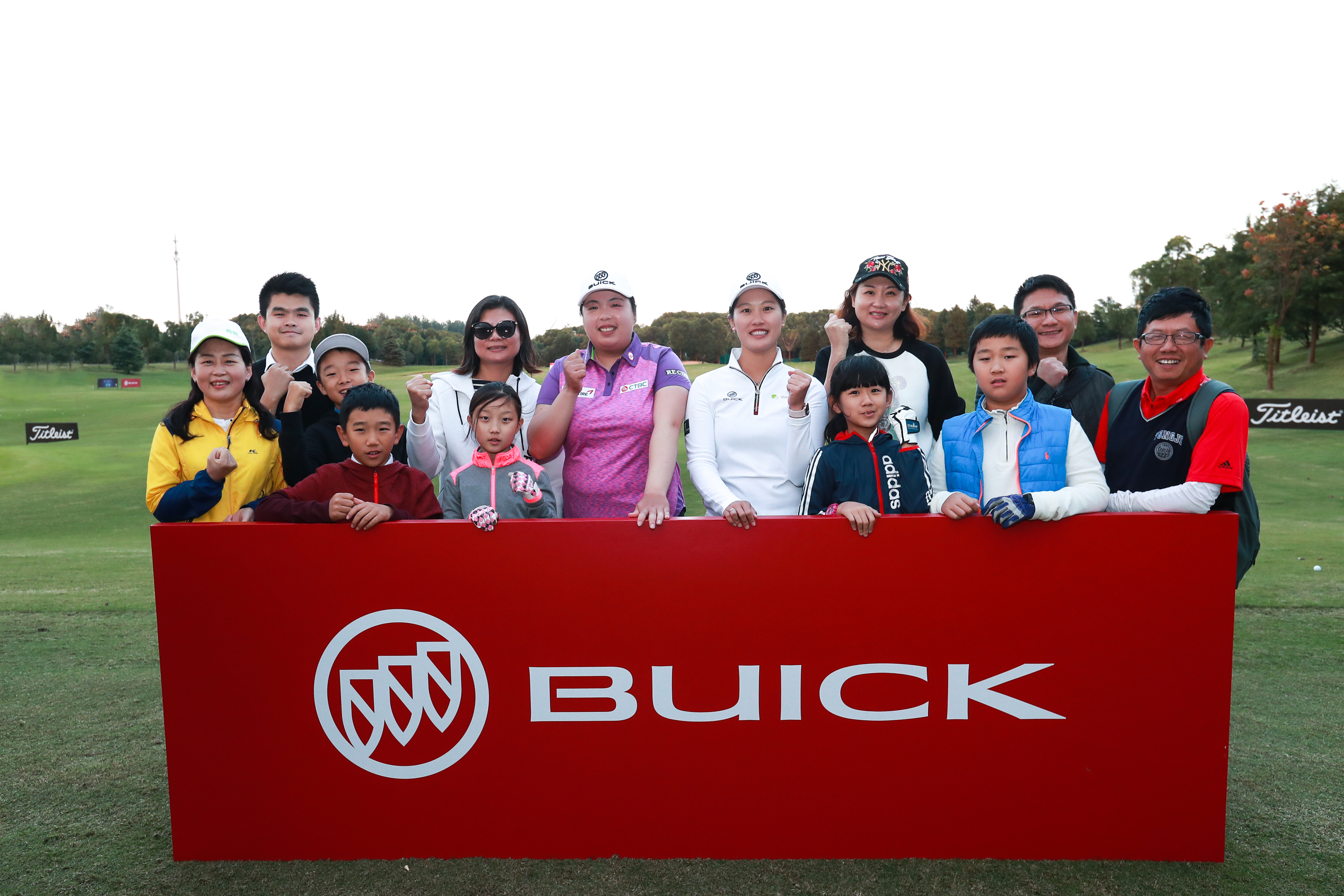 别克LPGA锦标赛第二轮战罢 珊珊、希妤化身私教亲授球技